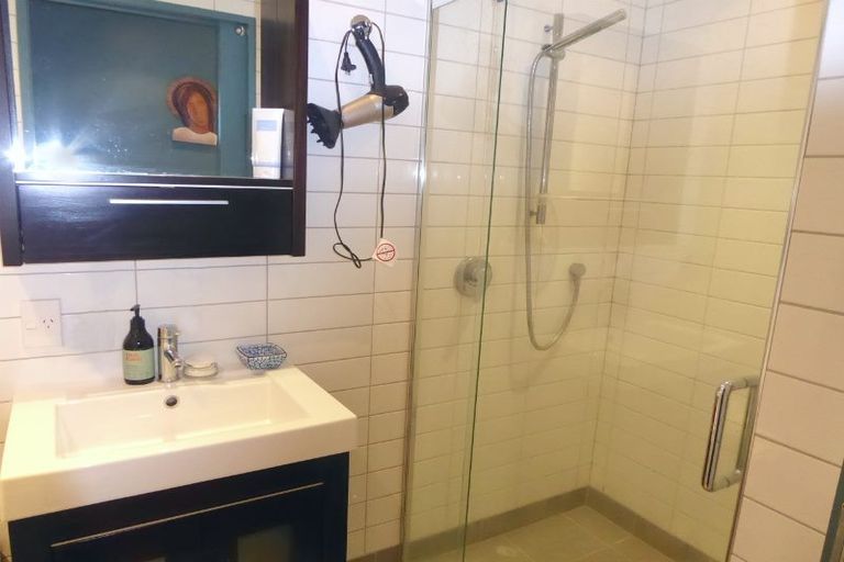 Photo of property in Tennyson Apartments, 3/25 Tennyson Street, Te Aro, Wellington, 6011