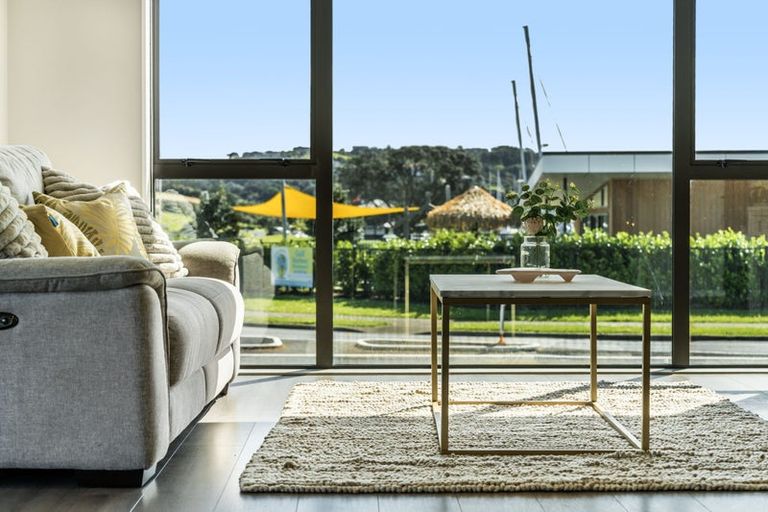 Photo of property in 1 Parkview Drive, Gulf Harbour, Whangaparaoa, 0930