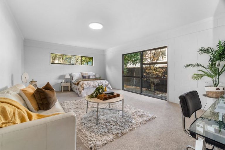 Photo of property in 1/965 Beach Road, Torbay, Auckland, 0630