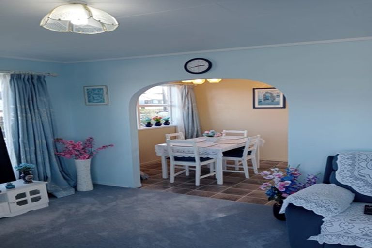 Photo of property in 11 Iredale Road, Hawera, 4610