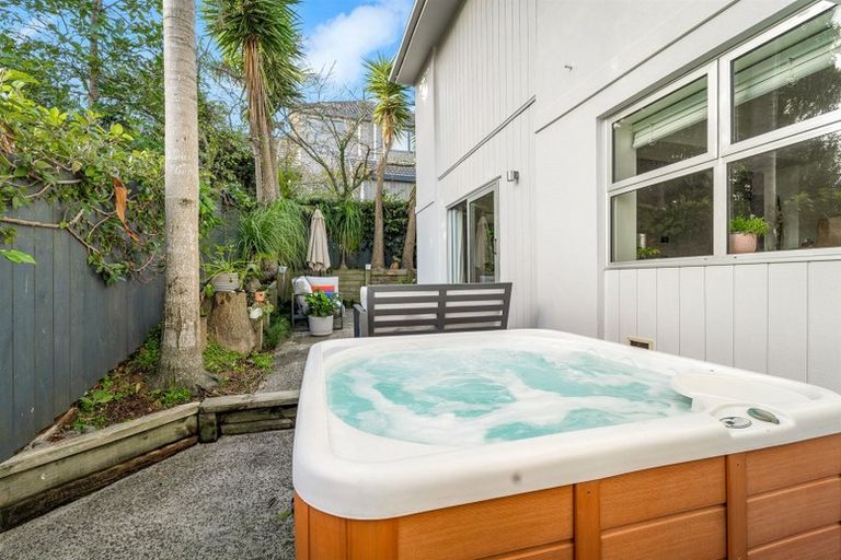 Photo of property in 2/26 Penning Road, Castor Bay, Auckland, 0620