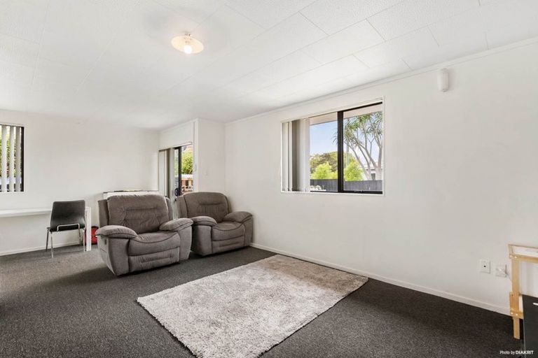 Photo of property in 2/8 Christmas Road, Manurewa, Auckland, 2102