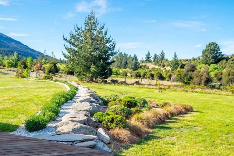 Photo of property in 136 Te Awa Road, Albert Town, Wanaka, 9382