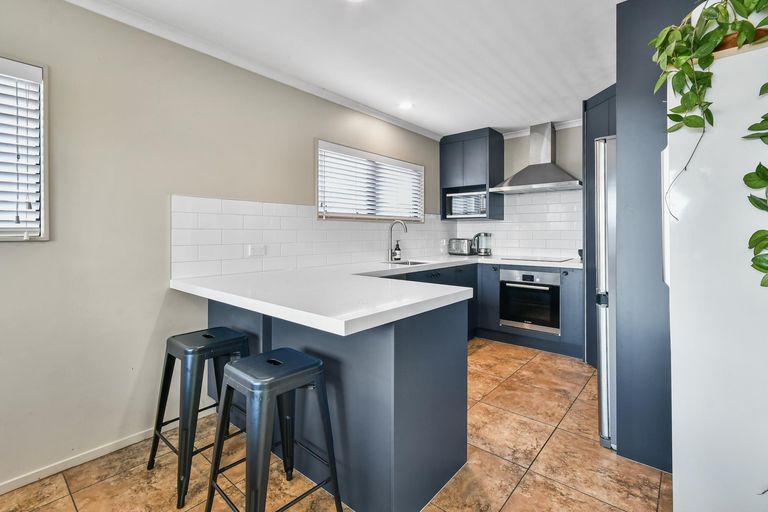 Photo of property in 11a Logan Place, Waiuku, 2123