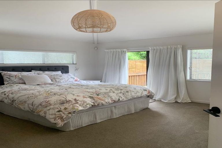 Photo of property in 1/70 Ocean View Road, Northcote, Auckland, 0627