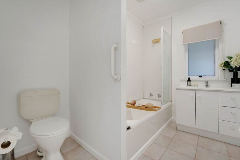 Photo of property in 1/66 Coronation Road, Hillcrest, Auckland, 0627