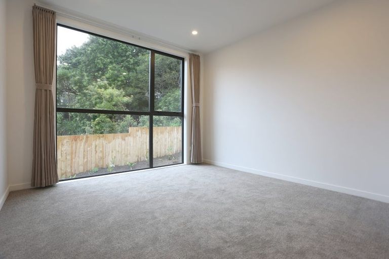 Photo of property in 13d King Richard Place, Browns Bay, Auckland, 0630