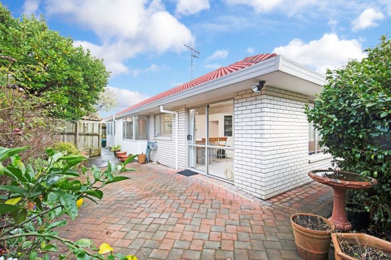 Photo of property in 1/16 Keswick Close, Northpark, Auckland, 2013