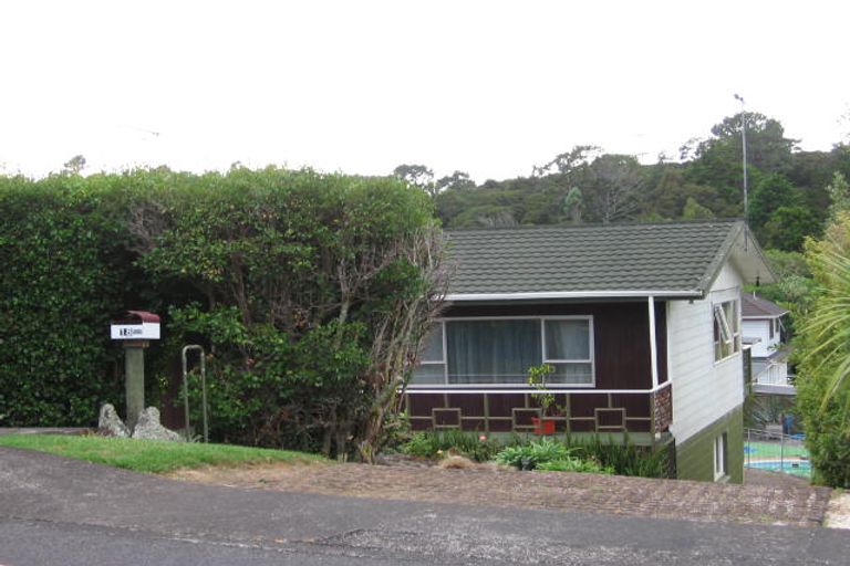 Photo of property in 18 Harrybrook Road, Green Bay, Auckland, 0604
