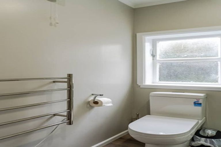 Photo of property in 94 Nicholson Road, Khandallah, Wellington, 6035