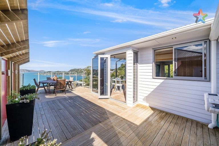 Photo of property in 26a Tai Paku Paku Road, Karaka Bays, Wellington, 6022