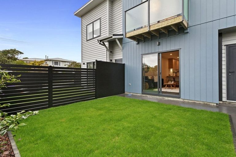 Photo of property in 10/17a Eastglen Road, Glen Eden, Auckland, 0602