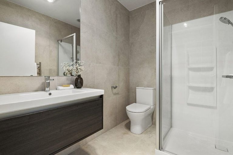 Photo of property in 3/1 Parapara Place, Albany, 0632