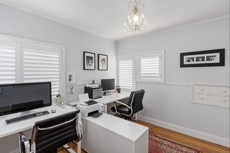 Photo of property in 11 Colenso Avenue, Hospital Hill, Napier, 4110