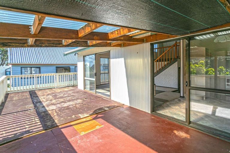 Photo of property in 104 Titiro Place, Onemana, Whangamata, 3691