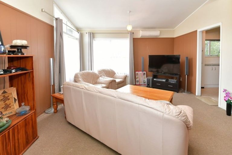 Photo of property in 6 William Hadlow Place, Hatfields Beach, Orewa, 0931