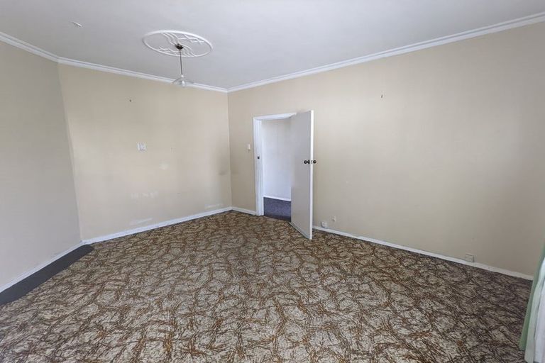 Photo of property in 37 Mako Mako Road, Levin, 5510