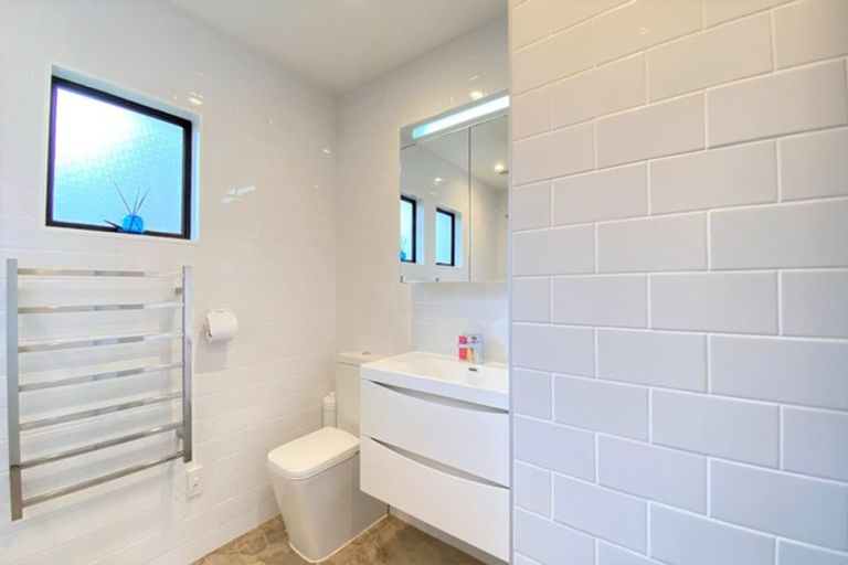 Photo of property in 4/390 West Coast Road, Glen Eden, Auckland, 0602