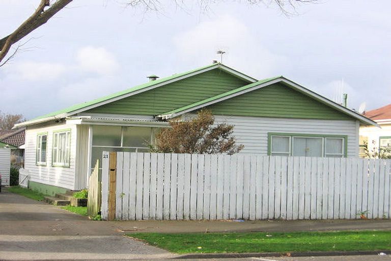 Photo of property in 21 Ranfurly Street, Hokowhitu, Palmerston North, 4410