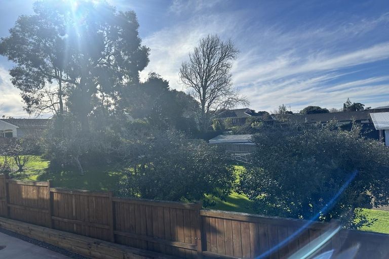 Photo of property in 25b Borrowdace Avenue, Botany Downs, Auckland, 2010