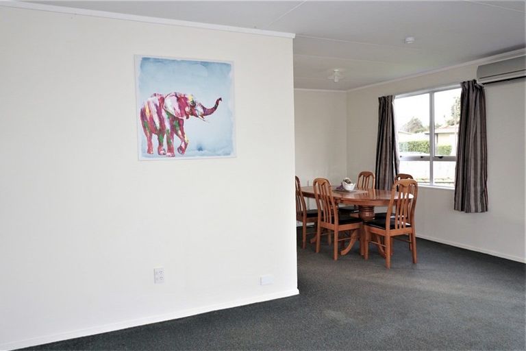 Photo of property in 6 Ryder Crescent, Levin, 5510