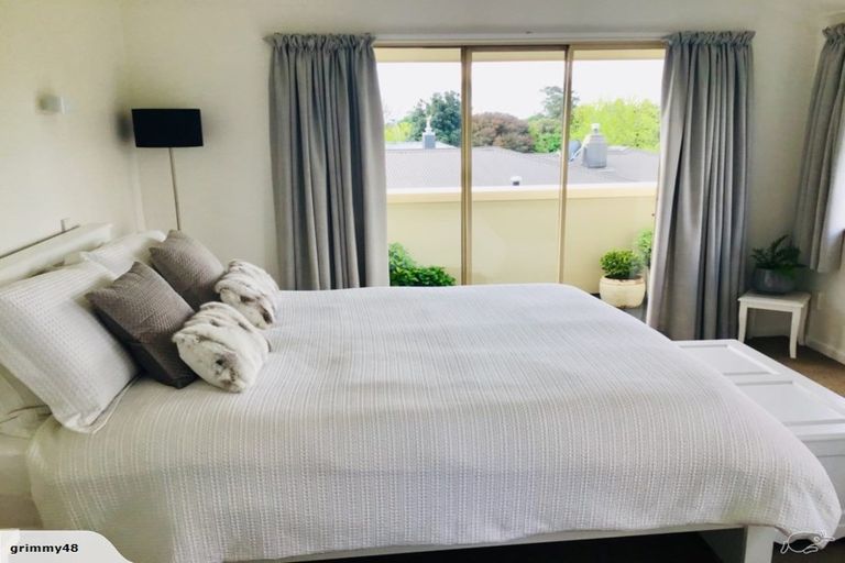 Photo of property in 17 Gillean Street, Havelock North, 4130