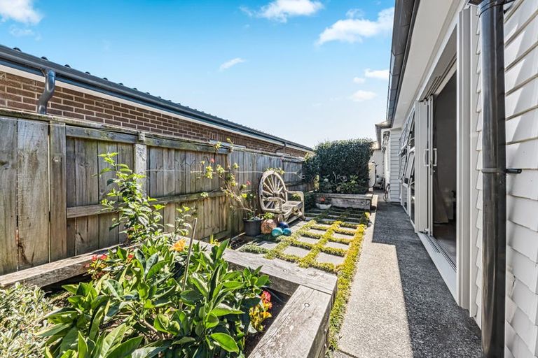 Photo of property in 15 Makete Crescent, Hobsonville, Auckland, 0618