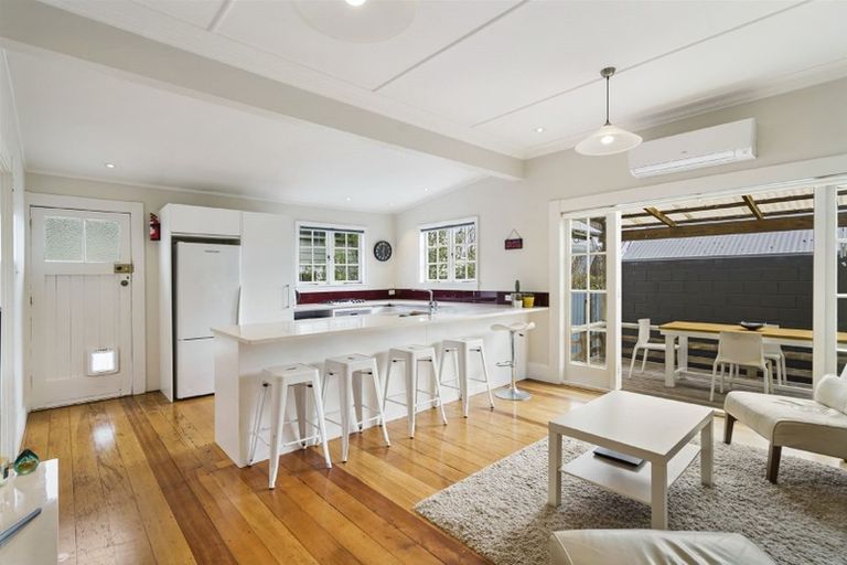 Photo of property in 2/21 Cowper Street, Devonport, Auckland, 0624