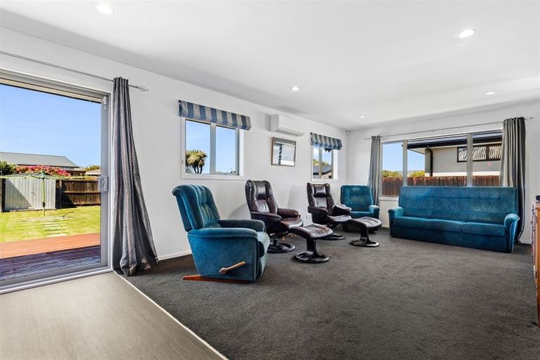 Photo of property in 23 Queenspark Drive, Parklands, Christchurch, 8083