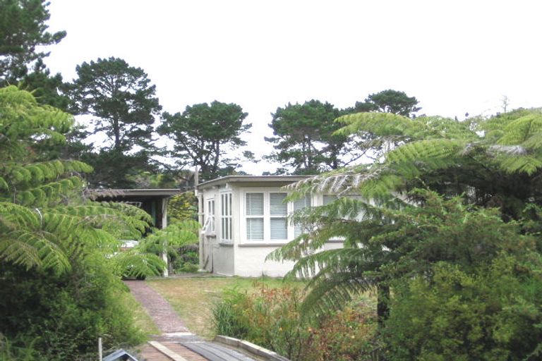 Photo of property in 28 Neptune Avenue, Beach Haven, Auckland, 0626
