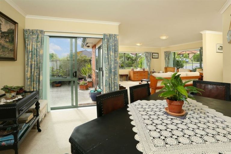 Photo of property in 18 Chelmsley Avenue, Henderson, Auckland, 0612