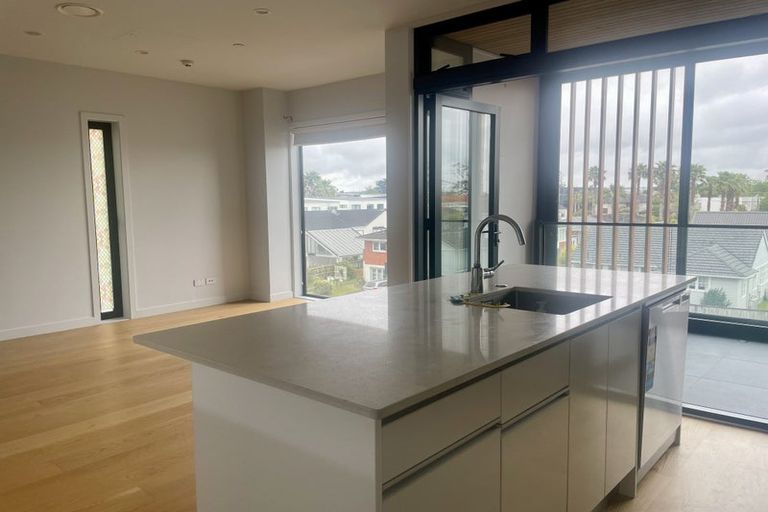 Photo of property in Frank Sargeson Apts, 201/74 Anzac Street, Takapuna, Auckland, 0622