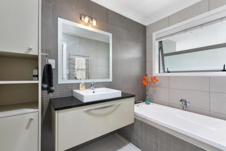 Photo of property in 37 Glenmonarch Place, Pyes Pa, Tauranga, 3112