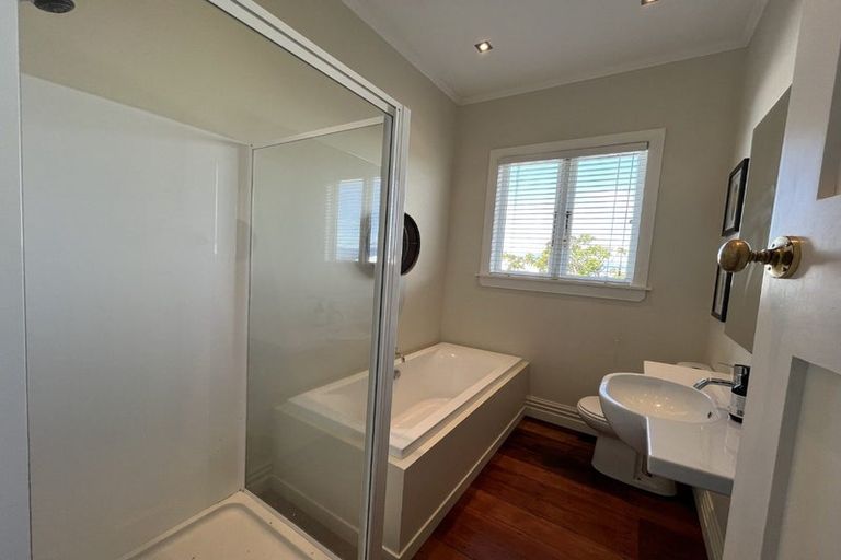 Photo of property in 78 Moana Road, Kelburn, Wellington, 6012
