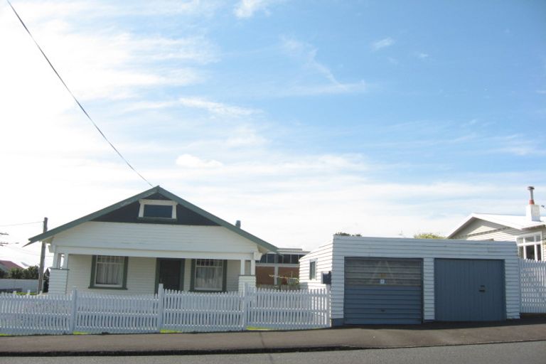 Photo of property in 11 Morley Street, New Plymouth, 4310