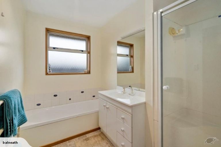 Photo of property in 18 Radbrook Street, Avonhead, Christchurch, 8042