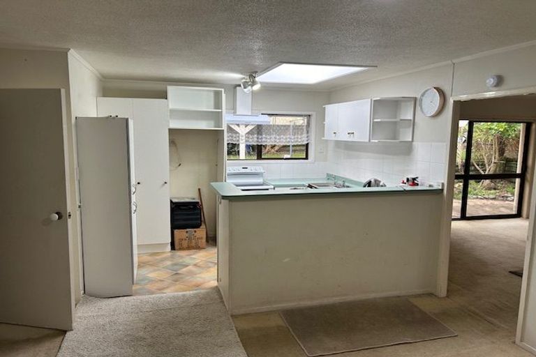 Photo of property in 18 Cornelian Crescent, Half Moon Bay, Auckland, 2012