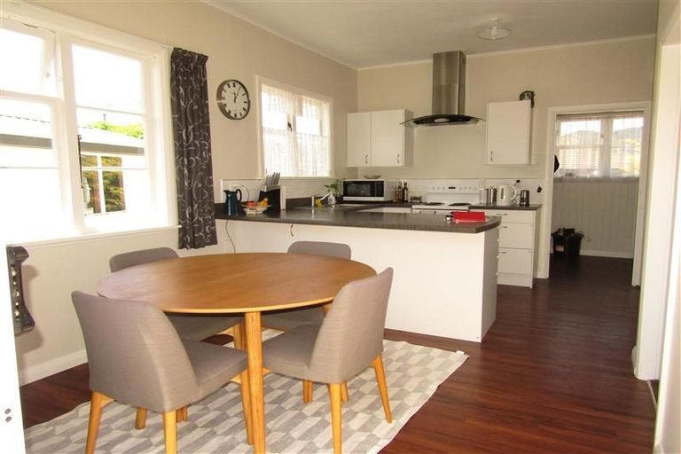 Photo of property in 3 Savage Crescent, Upper Hutt Central, Upper Hutt, 5018