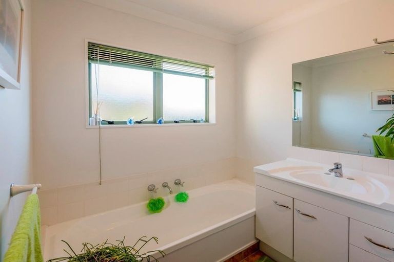 Photo of property in 16 Barrett Drive, Waikanae Beach, Waikanae, 5036