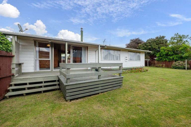 Photo of property in 24 Neri Crescent, Pomare, Rotorua, 3015