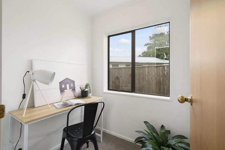 Photo of property in 69 Hillcrest Drive, Kelvin Grove, Palmerston North, 4414