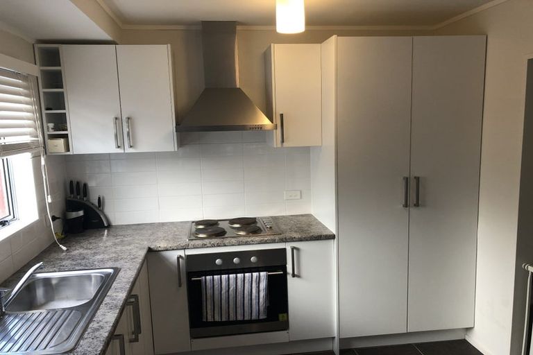 Photo of property in 2/30 Norwood Road, Bayswater, Auckland, 0622