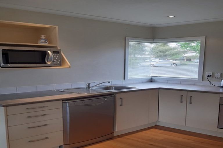 Photo of property in 9/64 Kawaha Point Road, Kawaha Point, Rotorua, 3010