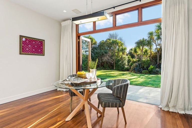 Photo of property in 118 Straven Road, Fendalton, Christchurch, 8014