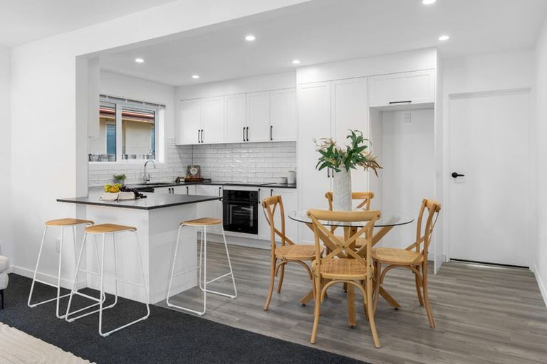 Photo of property in 2/320 Memorial Avenue, Burnside, Christchurch, 8053