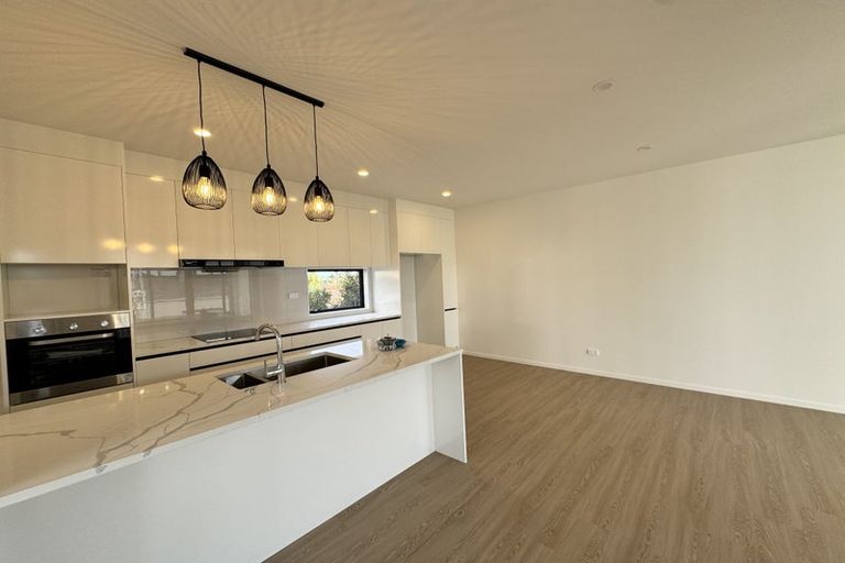 Photo of property in 24 Tomintoul Place, Highland Park, Auckland, 2010