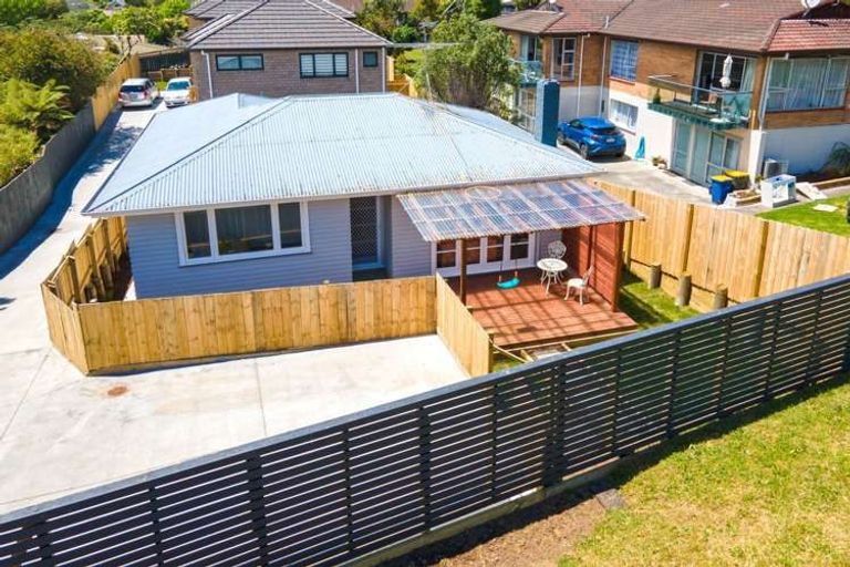 Photo of property in 130 Atkinson Road, Titirangi, Auckland, 0604