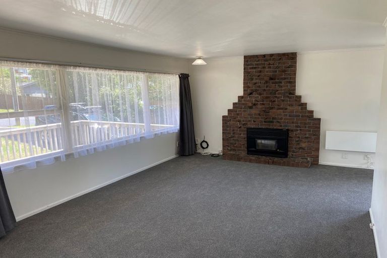 Photo of property in 2/284 Wairau Road, Glenfield, Auckland, 0629