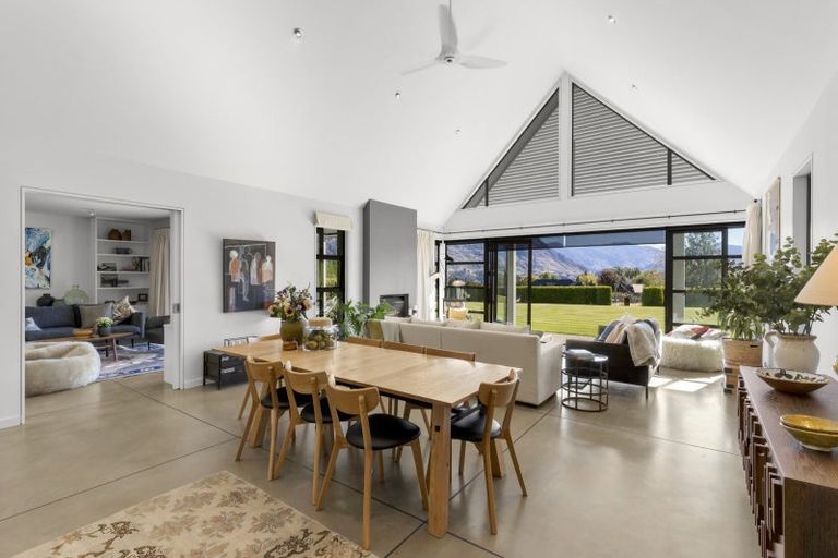 Photo of property in 251 Beacon Point Road, Wanaka, 9305