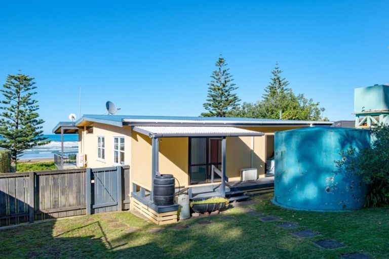 Photo of property in 15 Makorori Beach Road, Makorori, Gisborne, 4073